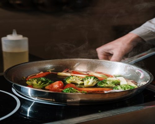 Pan seared white fish with broccoli and bell peppers
